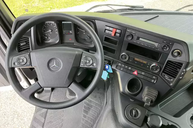 Mercedes-Benz Arocs 2033-A 4x4 Chassis Cabin