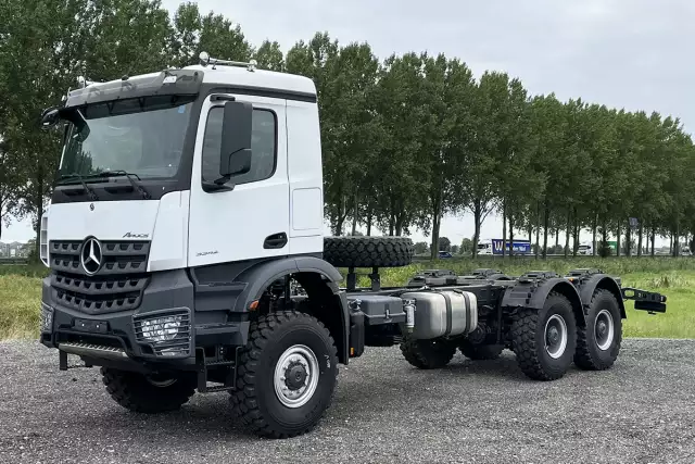 Mercedes-Benz Arocs 3342-A 6x6 Chassis Cabin