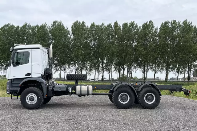 Mercedes-Benz Arocs 3342-A 6x6 Chassis Cabin