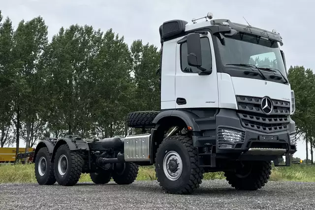 Mercedes-Benz Arocs 3342-A 6x6 Chassis Cabin