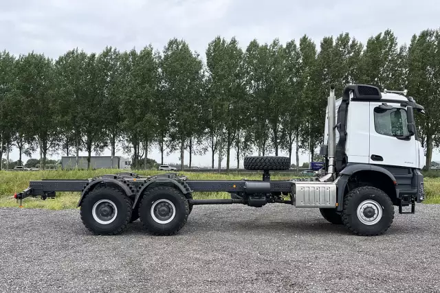 Mercedes-Benz Arocs 3342-A 6x6 Chassis Cabin