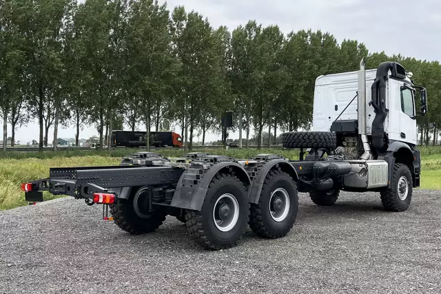 Mercedes-Benz Arocs 3342-A 6x6 Chassis Cabin