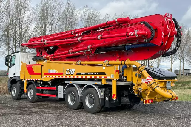 Mercedes-Benz Arocs 4140 8x4 Concrete Pump