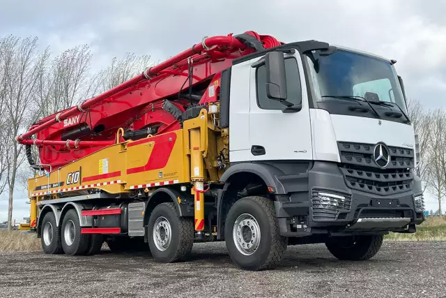 Mercedes-Benz Arocs 4140 8x4 Concrete Pump