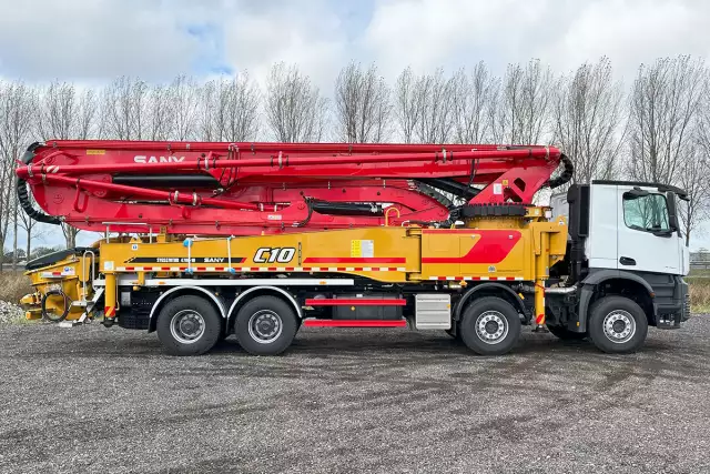 Mercedes-Benz Arocs 4140 8x4 Concrete Pump