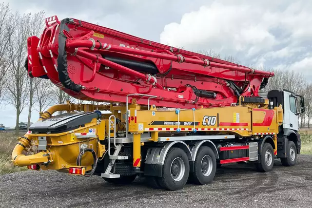 Mercedes-Benz Arocs 4140 8x4 Concrete Pump