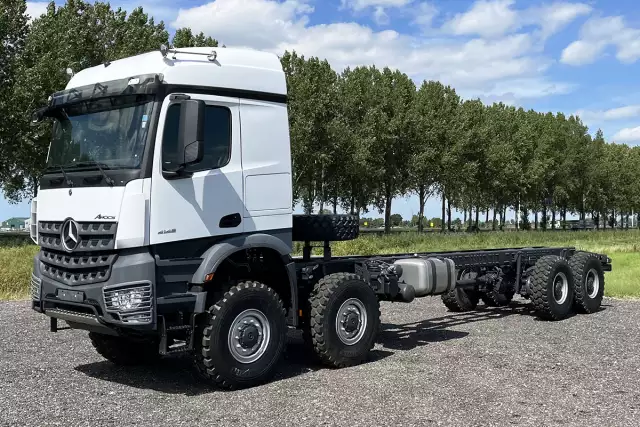 Mercedes-Benz Arocs 4145-AK 8x8 Chassi Cabine