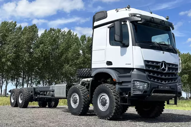 Mercedes-Benz Arocs 4145-AK 8x8 Chassi Cabine