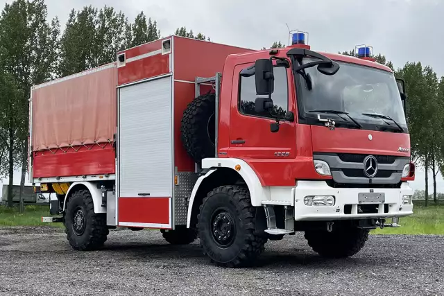 Mercedes-Benz Atego 1326 4x4 Caisse bâchée