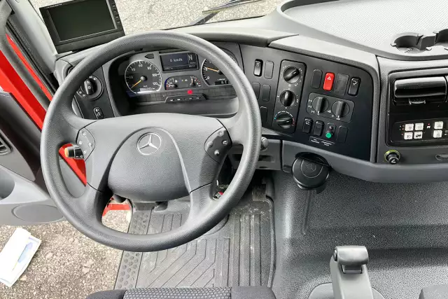 Mercedes-Benz Atego 1326 4x4 Caisse bâchée