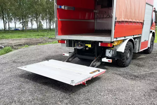 Mercedes-Benz Atego 1326 4x4 Caisse bâchée