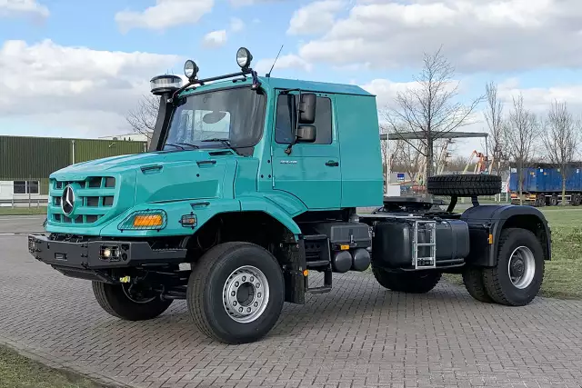 Mercedes-Benz Zetros 2045-S 4x2 Trator para semi-reboque