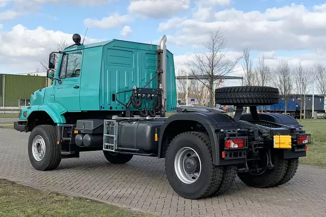 Mercedes-Benz Zetros 2045-S 4x2 Trator para semi-reboque