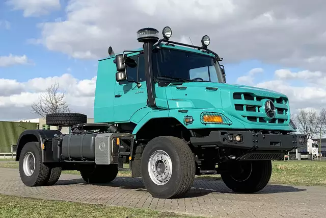 Mercedes-Benz Zetros 2045-S 4x2 Trator para semi-reboque