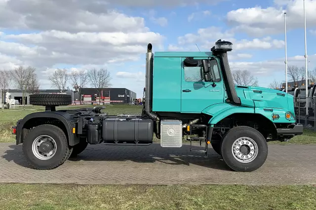 Mercedes-Benz Zetros 2045-S 4x2 Trator para semi-reboque