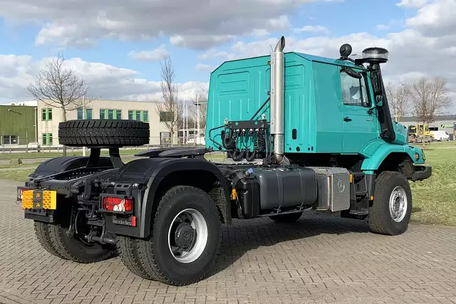 Mercedes-Benz Zetros 2045-S 4x2 Trator para semi-reboque