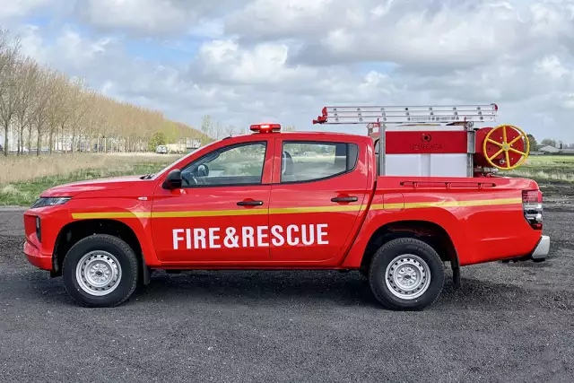 Mitsubishi L200 GL 4x4 Véhicule de pompier