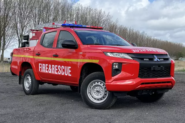 Mitsubishi L200 GL 4x4 Véhicule de pompier