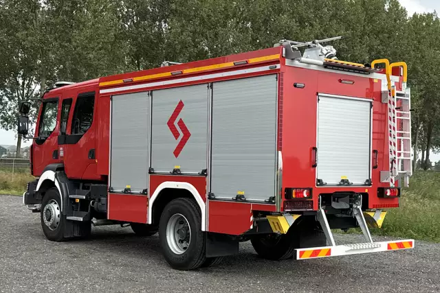 Renault D16 4x4 Camião combate a incendio