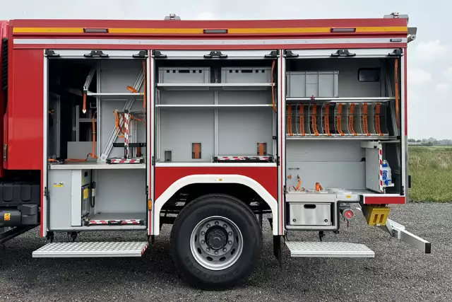 Renault D16 4x4 Camião combate a incendio