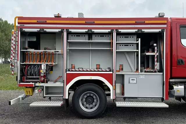 Renault D16 4x4 Camião combate a incendio