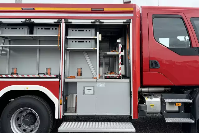 Renault D16 4x4 Camião combate a incendio