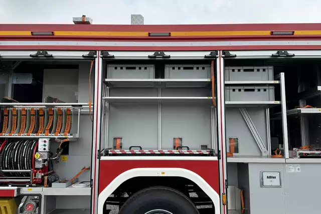 Renault D16 4x4 Camião combate a incendio