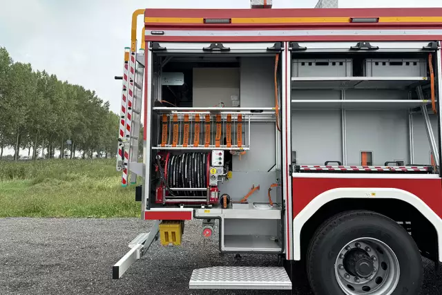 Renault D16 4x4 Camião combate a incendio