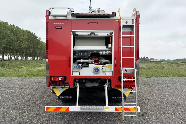 Renault D16 4x4 Camião combate a incendio