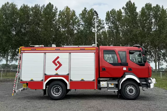 Renault D16 4x4 Camião combate a incendio