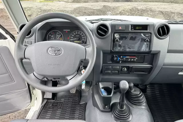 Toyota Land Cruiser HZJ76