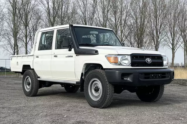 Toyota Land Cruiser HZJ79 DC