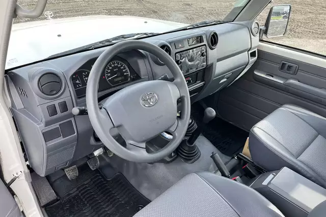 Toyota Land Cruiser HZJ79 DC