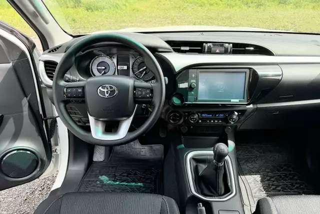 Toyota HiLux 2.4 GLX