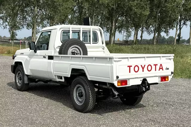 Toyota Land Cruiser HZJ79 SC