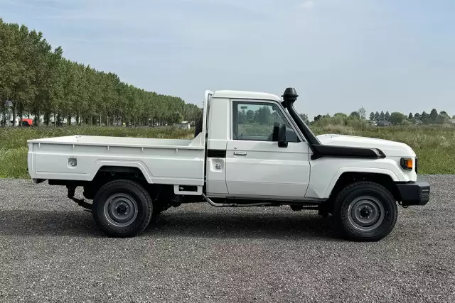 Toyota Land Cruiser HZJ79 SC