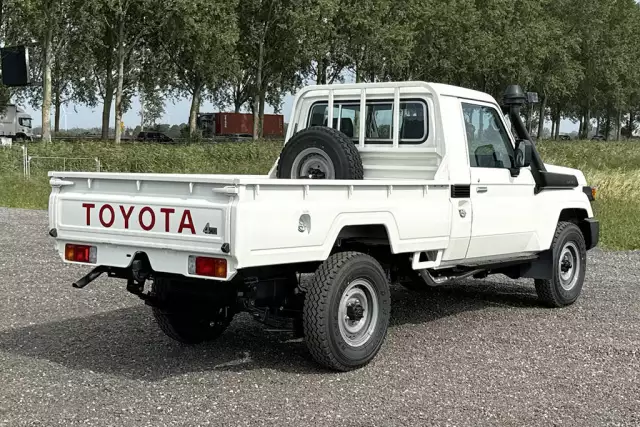 Toyota Land Cruiser HZJ79 SC