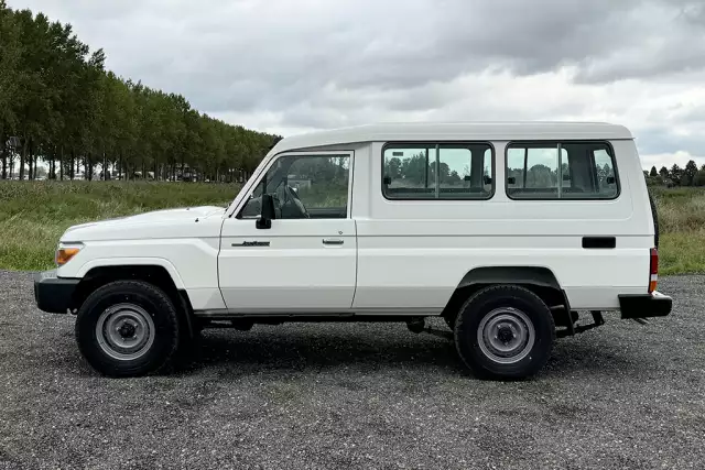 Toyota Land Cruiser HZJ78L