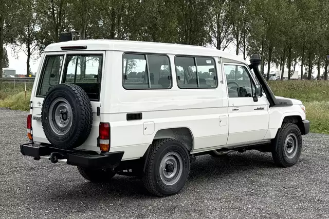 Toyota Land Cruiser HZJ78L