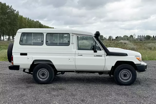 Toyota Land Cruiser HZJ78L