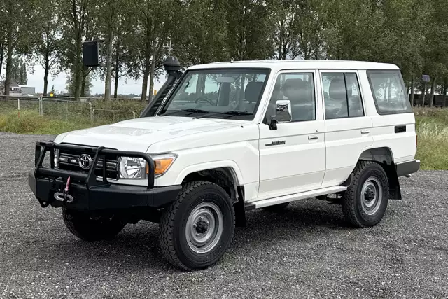 Toyota Land Cruiser HZJ76