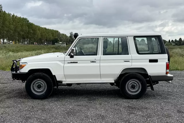 Toyota Land Cruiser HZJ76