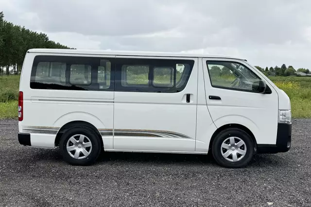 Toyota Hiace Standard 4x2 Mini Bus