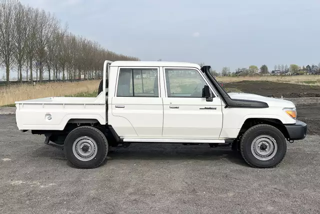 Toyota Land Cruiser HZJ79 4x4 Double Cab Pick-up