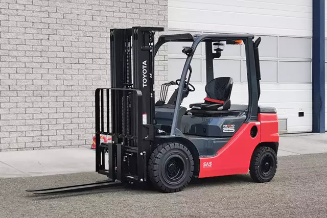 Toyota Tonero 52-8FDF25 4x2 Forklift