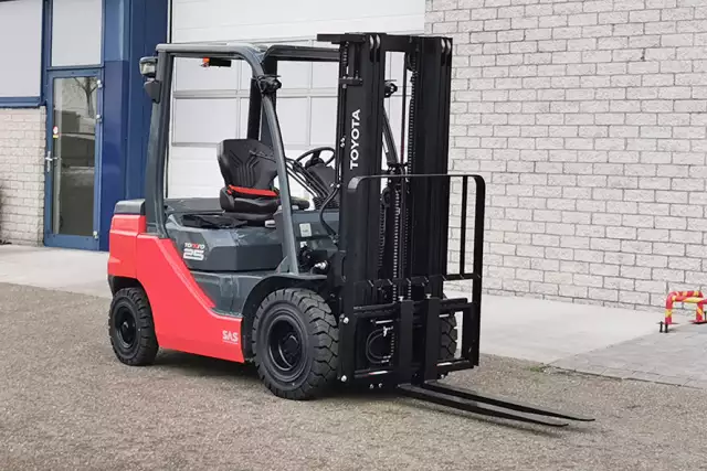 Toyota Tonero 52-8FDF25 4x2 Forklift